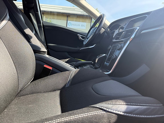 Volvo V40 11 of 19