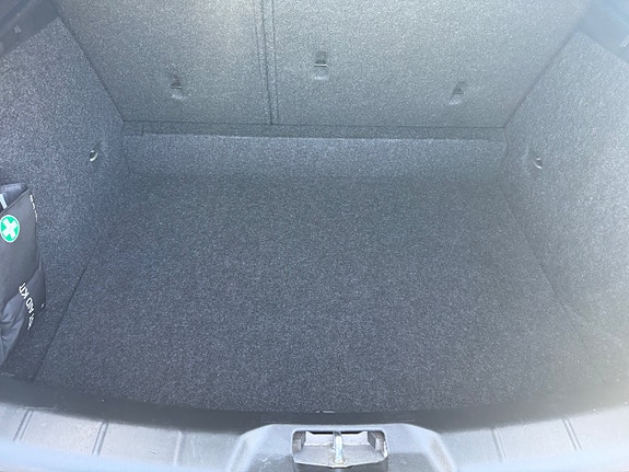 Volvo V40 9 of 19