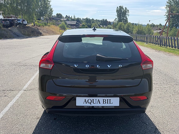 Volvo V40 8 of 19