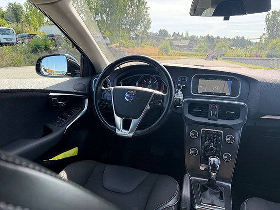 Volvo V40 13 of 19