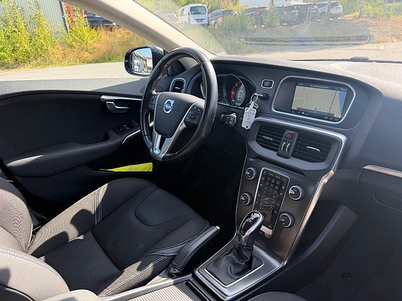 Volvo V40 14 of 19