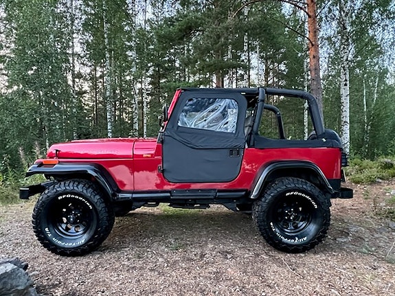 Jeep Wrangler 12 of 27