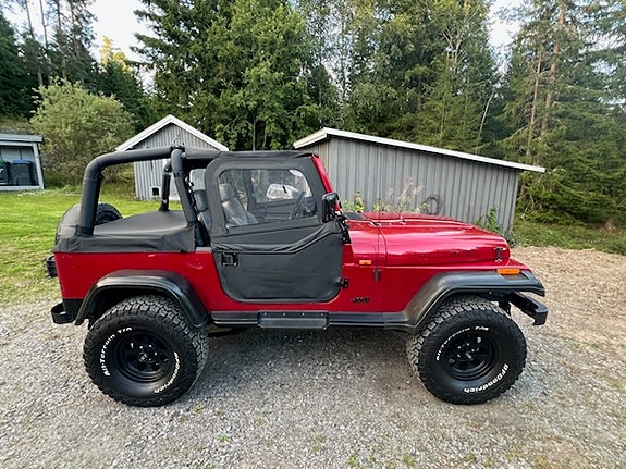 Jeep Wrangler 14 of 27