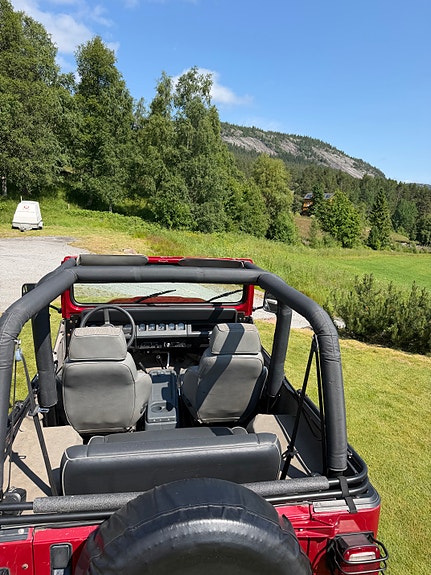 Jeep Wrangler 4 of 27