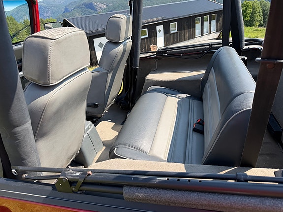 Jeep Wrangler 17 of 27