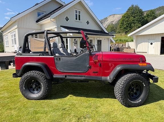 Jeep Wrangler 3 of 27