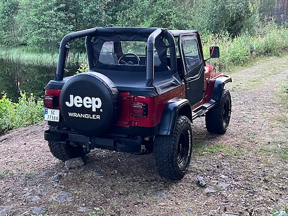 Jeep Wrangler 16 of 27