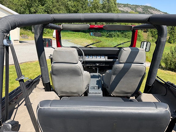 Jeep Wrangler 18 of 27