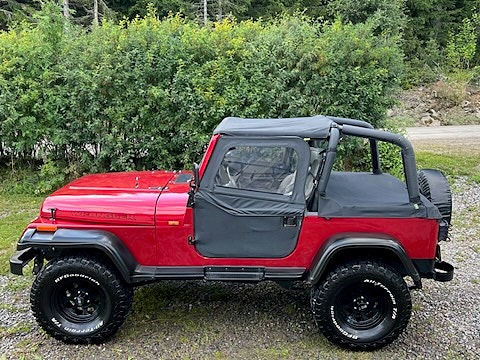Jeep Wrangler 9 of 27