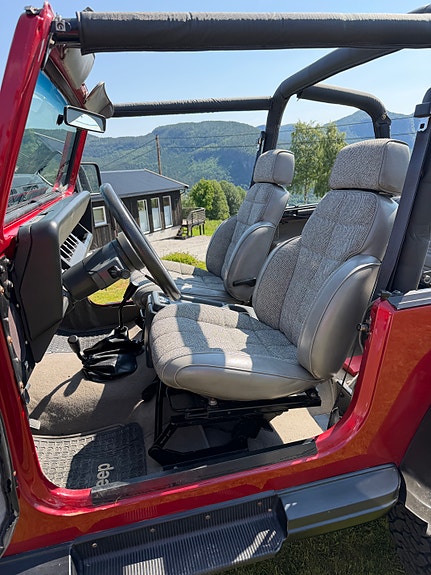 Jeep Wrangler 8 of 27