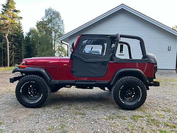 Jeep Wrangler 13 of 27