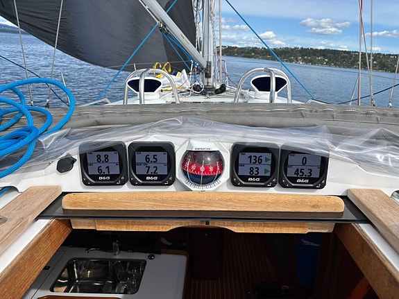 Flott Arcona 410 - Hybrid - premium performance cruiser 29 of 30
