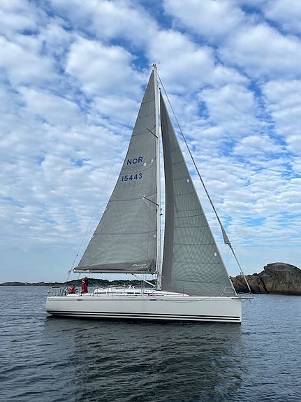 Flott Arcona 410 - Hybrid - premium performance cruiser 3 of 30