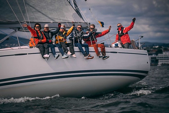 Flott Arcona 410 - Hybrid - premium performance cruiser 12 of 30