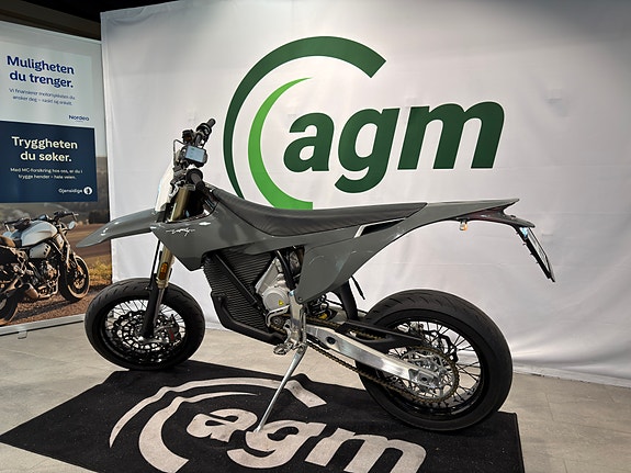 Stark VARG SM Supermoto ALPHA 80 HK - Prøvekjør hos oss i Oslo 5 of 8
