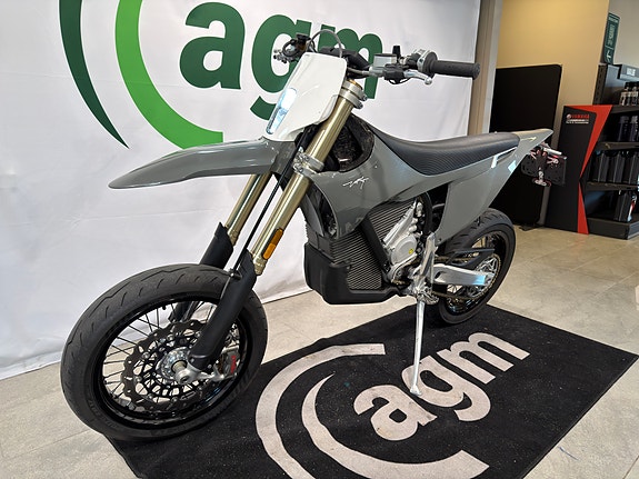Stark VARG SM Supermoto ALPHA 80 HK - Prøvekjør hos oss i Oslo 2 of 8