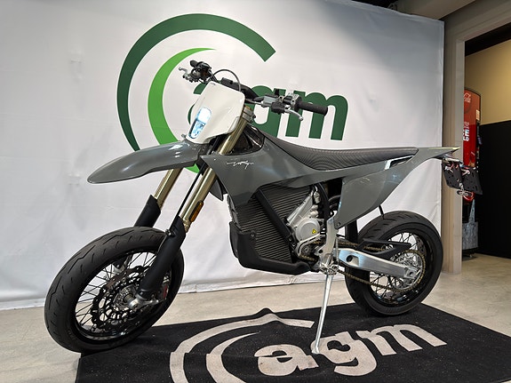 Stark VARG SM Supermoto ALPHA 80 HK - Prøvekjør hos oss i Oslo 4 of 8