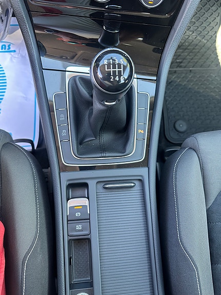 Volkswagen Golf VII 14 of 30