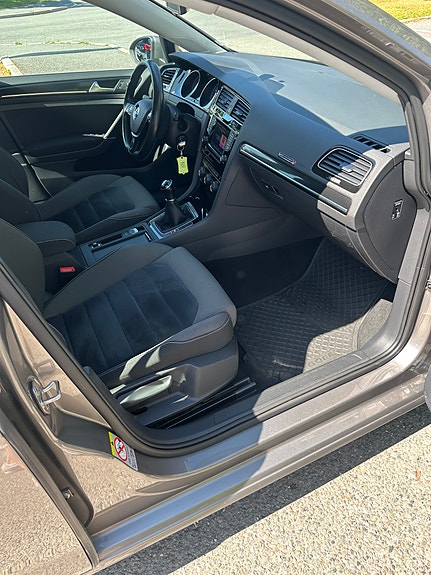 Volkswagen Golf VII 21 of 30