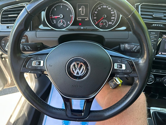 Volkswagen Golf VII 8 of 30
