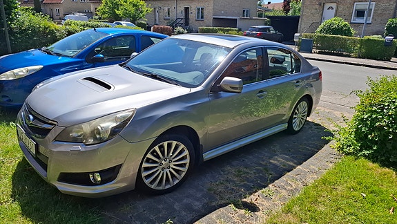 Subaru Legacy 3 of 5