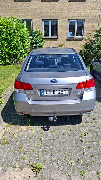 Subaru Legacy 4 of 5