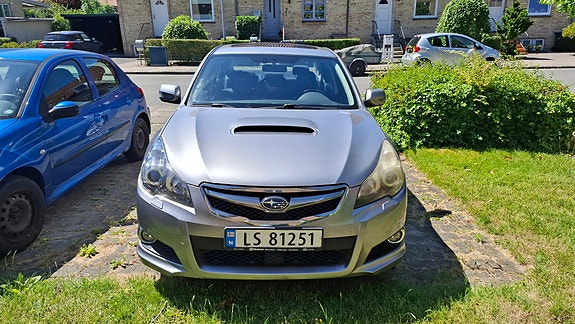 Subaru Legacy 2 of 5