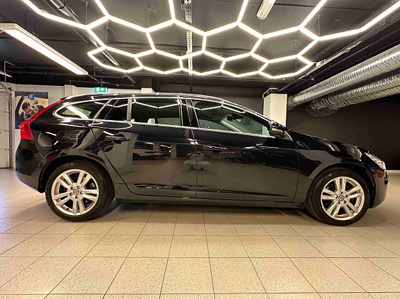 Volvo V60 8 of 30