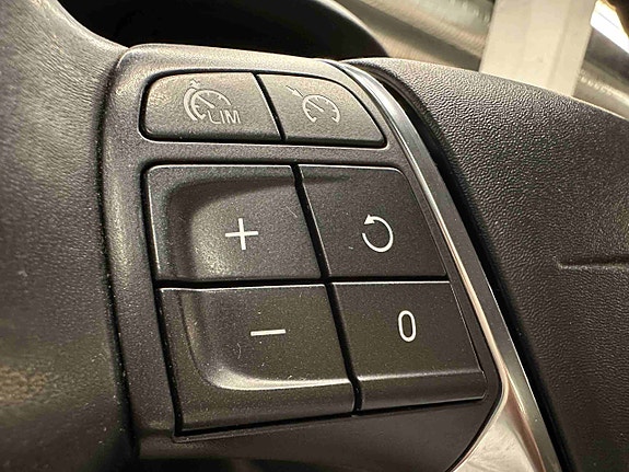 Volvo V60 13 of 30