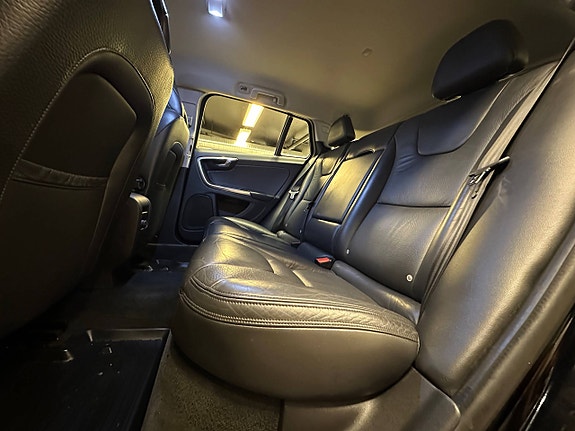 Volvo V60 26 of 30