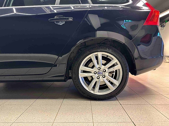 Volvo V60 4 of 30
