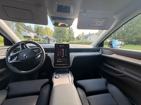 Volvo EX90 6 of 21