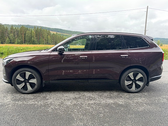 Volvo EX90 11 of 21