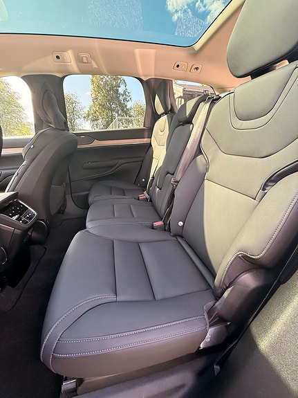 Volvo EX90 8 of 21