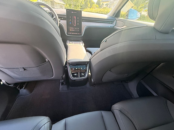 Volvo EX90 5 of 21