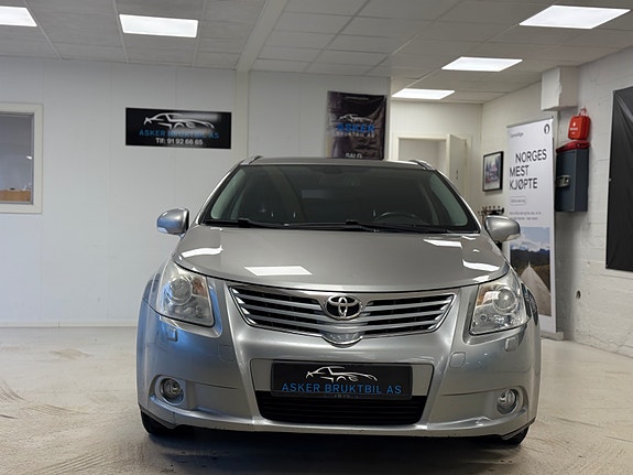 Toyota Avensis 4 of 5