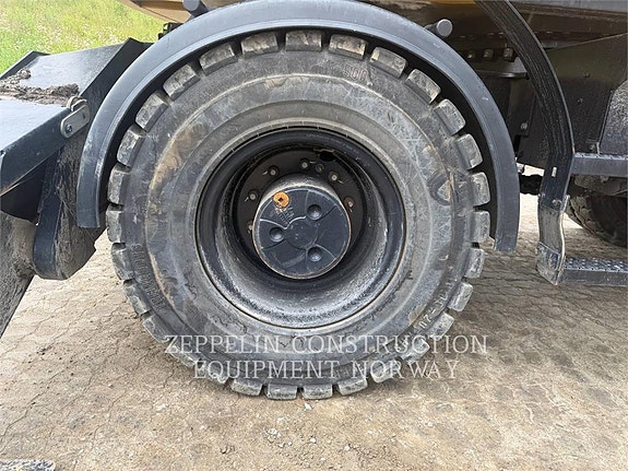 Cat M316-07 18 of 20