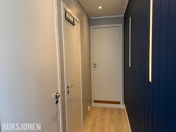 Andre Brakkerigg / mannskapsvogn 2021 – 2 soverom, bad, vaskerom, kjøkken og stue – elbillader montert 4 of 5