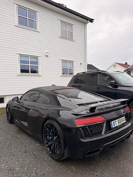 Audi R8 3 of 5