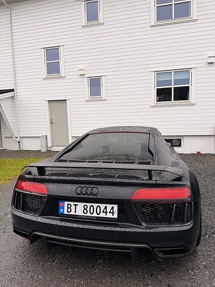 Audi R8 4 of 5
