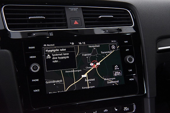 Volkswagen Golf VII 26 of 30