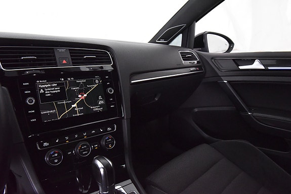 Volkswagen Golf VII 24 of 30