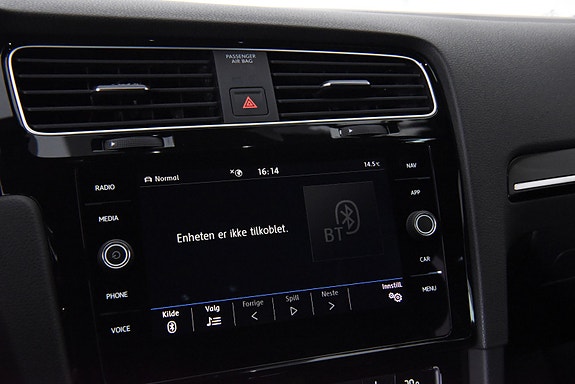 Volkswagen Golf VII 28 of 30