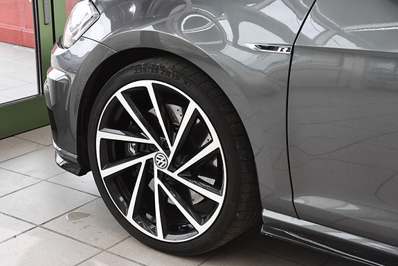 Volkswagen Golf VII 7 of 30