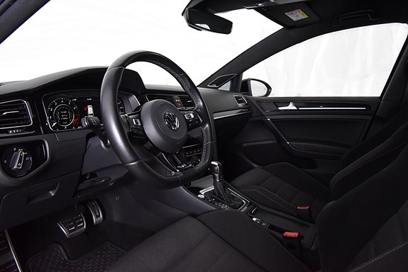 Volkswagen Golf VII 15 of 30