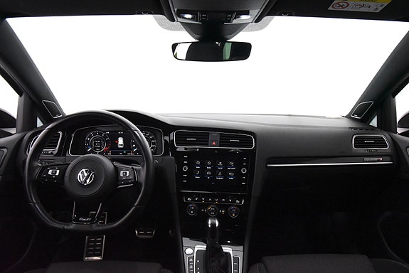 Volkswagen Golf VII 14 of 30