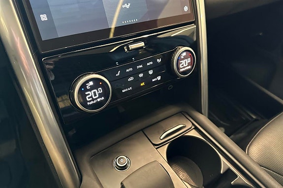 Land Rover Discovery 13 of 16