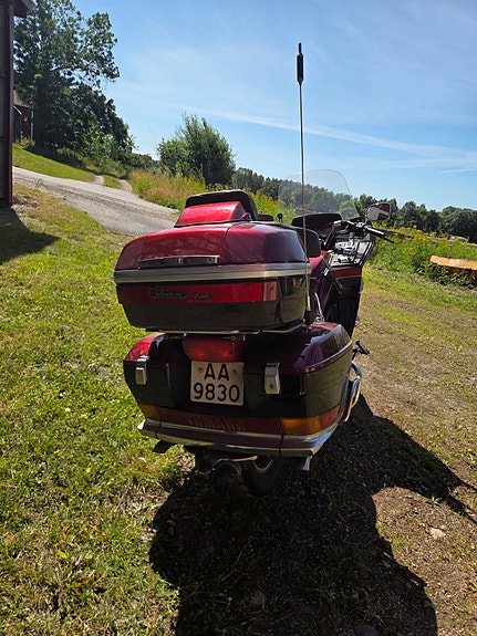 Yamaha XVZ 1300 Venture Royal 6 of 9