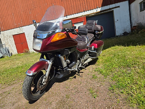 Yamaha XVZ 1300 Venture Royal 4 of 9