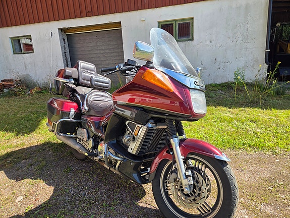 Yamaha XVZ 1300 Venture Royal 2 of 9